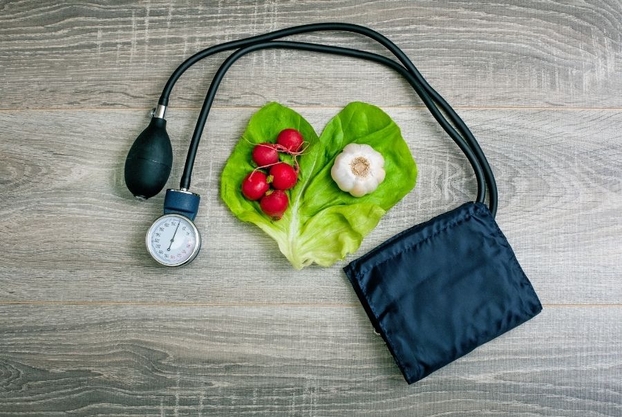 Điều chỉnh chế độ ăn uống để hạ huyết áp