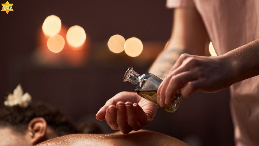 Massage tinh dầu giúp an thần, giảm stress và nuôi dưỡng làn da.