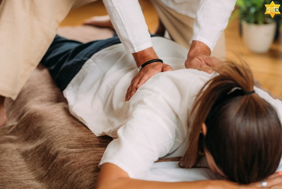 Nhóm thủ thuật tác động lên huyệt