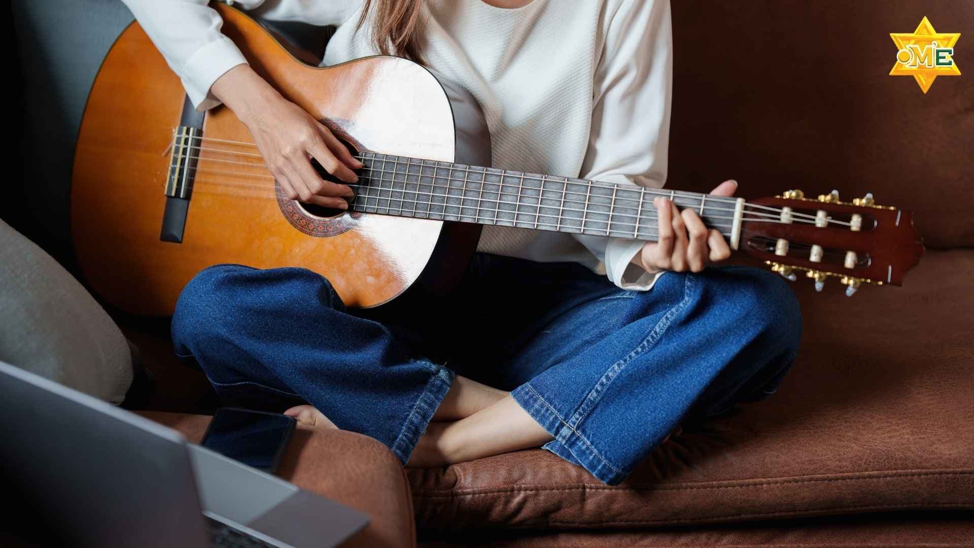 Cách gảy đàn guitar đệm hát dễ áp dụng cho người mới bắt đầu