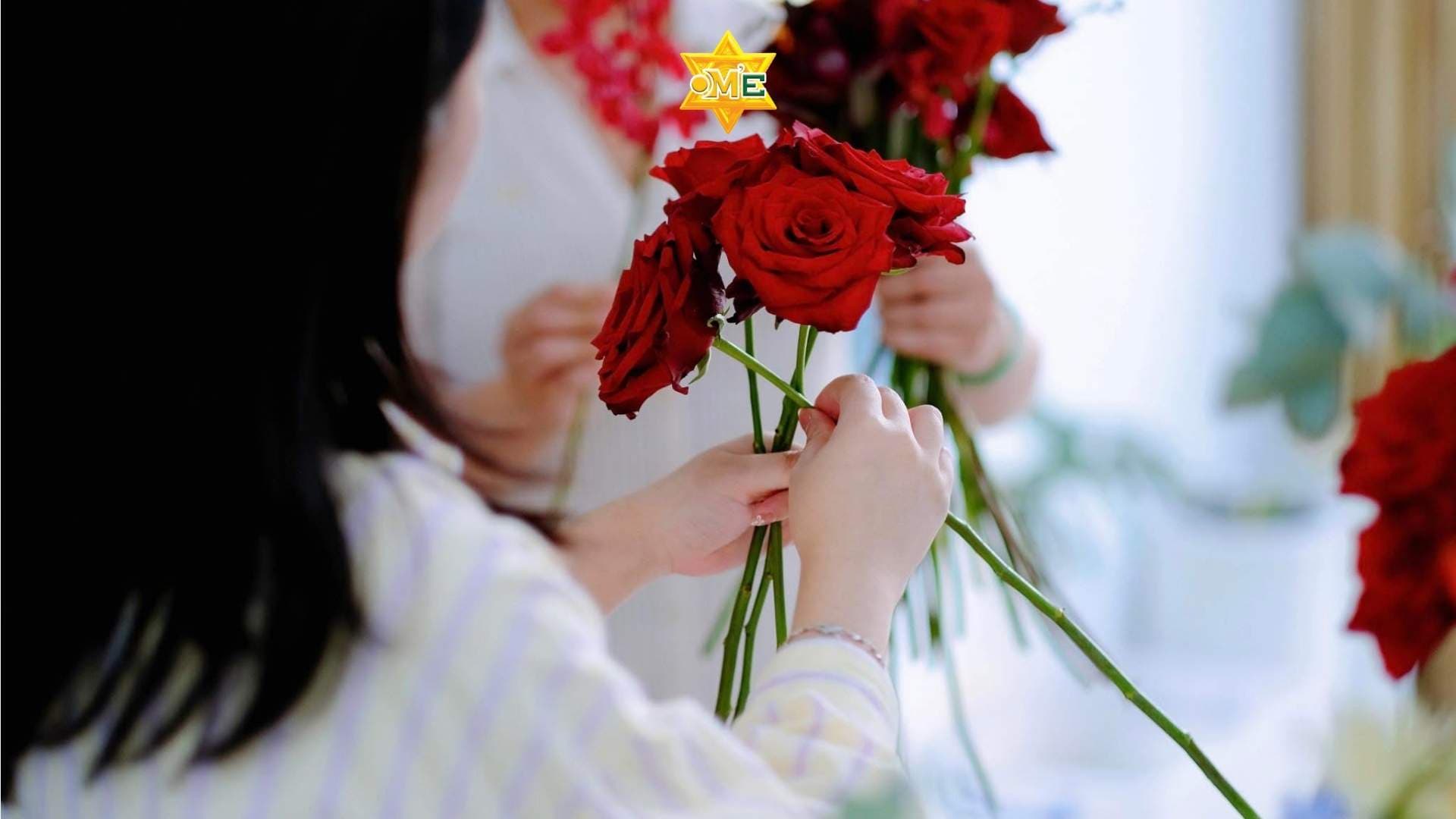 Học bó hoa chéo gốc đơn giản – Bí quyết để sở hữu những bó hoa đẹp và bền chắc