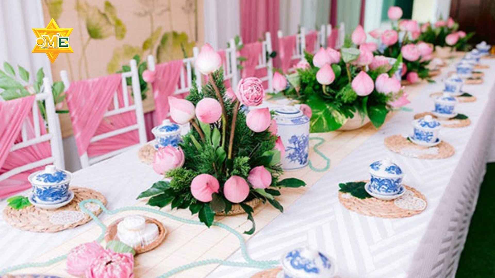 Cách cắm hoa để bàn tiệc cưới – Bí quyết tạo không gian sang trọng và lãng mạn